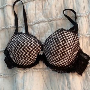 Houndstooth printed Victoria’s Secret Demi bra